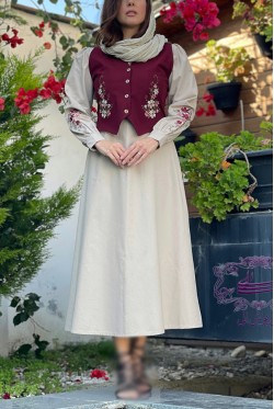 پیراهن و جلیقه ترگل زرشکی کرم